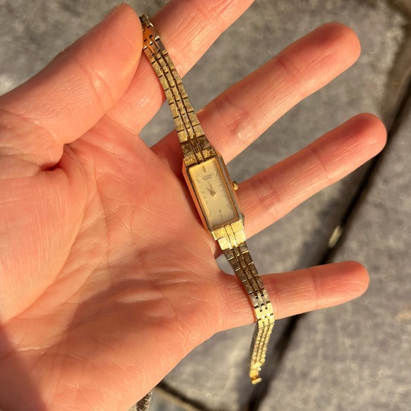 Vintage Citizen Quartz Watch - Picture 2 of 10